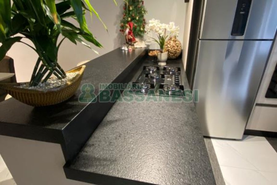 Casa Mobiliada com 110m², 2 dormitórios, 2 vagas, no bairro Esplanada em Caxias do Sul para Comprar