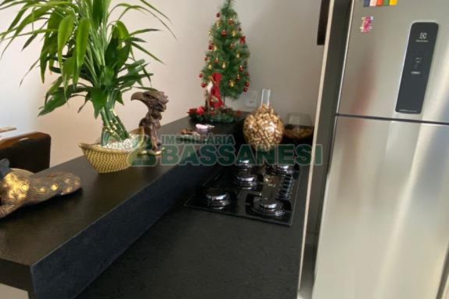 Casa Mobiliada com 110m², 2 dormitórios, 2 vagas, no bairro Esplanada em Caxias do Sul para Comprar