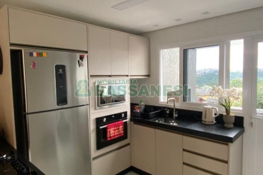 Casa Mobiliada com 110m², 2 dormitórios, 2 vagas, no bairro Esplanada em Caxias do Sul para Comprar