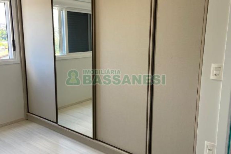 Casa Mobiliada com 110m², 2 dormitórios, 2 vagas, no bairro Esplanada em Caxias do Sul para Comprar