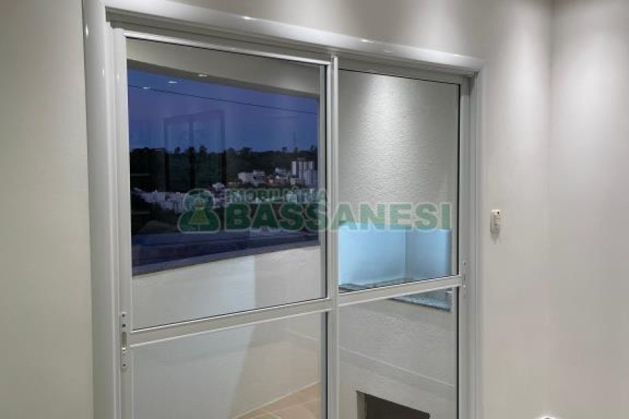 Apartamento com 88m², 2 dormitórios, 2 vagas, no bairro Vinhedos em Caxias do Sul para Comprar