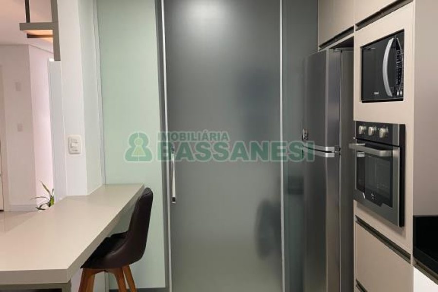 Apartamento com 88m², 2 dormitórios, 2 vagas, no bairro Vinhedos em Caxias do Sul para Comprar