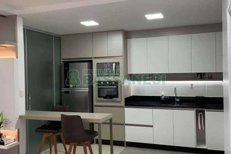 Apartamento com 88m², 2 dormitórios, 2 vagas, no bairro Vinhedos em Caxias do Sul para Comprar