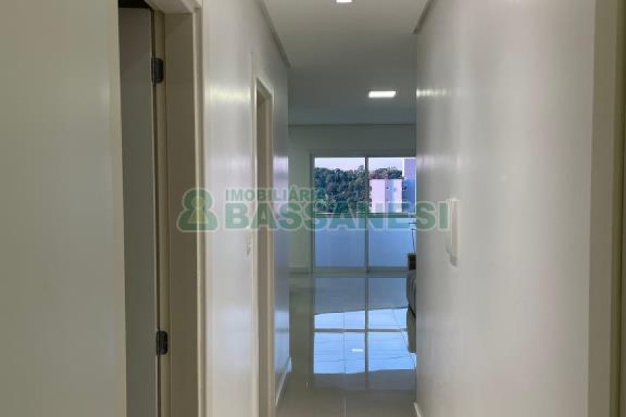 Apartamento com 88m², 2 dormitórios, 2 vagas, no bairro Vinhedos em Caxias do Sul para Comprar