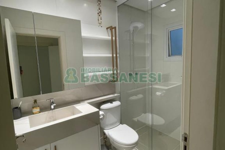 Apartamento com 88m², 2 dormitórios, 2 vagas, no bairro Vinhedos em Caxias do Sul para Comprar