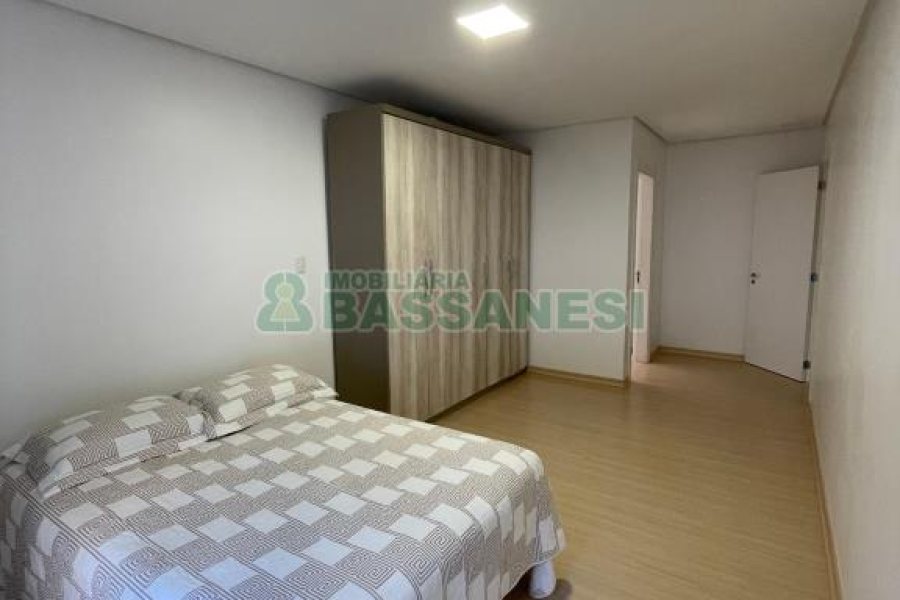 Apartamento com 88m², 2 dormitórios, 2 vagas, no bairro Vinhedos em Caxias do Sul para Comprar