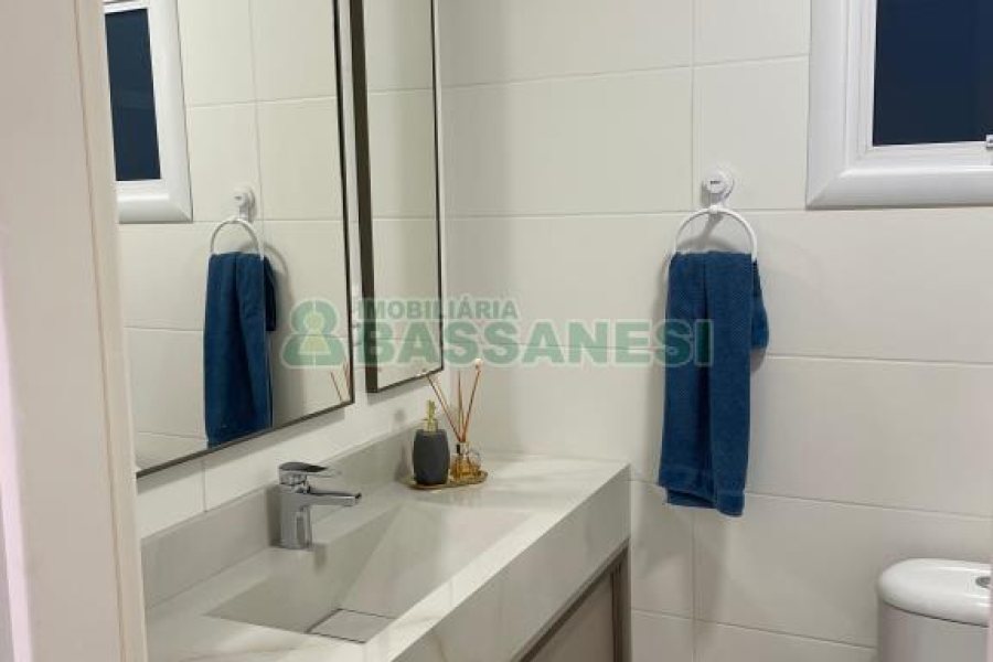 Apartamento com 88m², 2 dormitórios, 2 vagas, no bairro Vinhedos em Caxias do Sul para Comprar