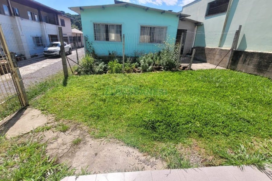 Casa com 63m², 3 dormitórios, 1 vaga, no bairro Cruzeiro em Caxias do Sul para Comprar