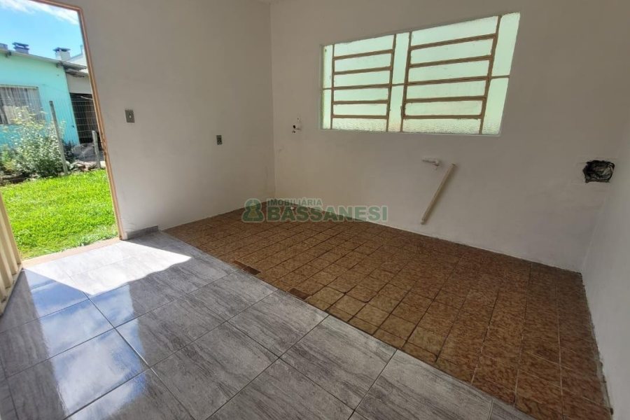 Casa com 63m², 3 dormitórios, 1 vaga, no bairro Cruzeiro em Caxias do Sul para Comprar