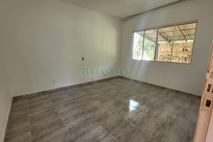 Casa com 63m², 3 dormitórios, 1 vaga, no bairro Cruzeiro em Caxias do Sul para Comprar