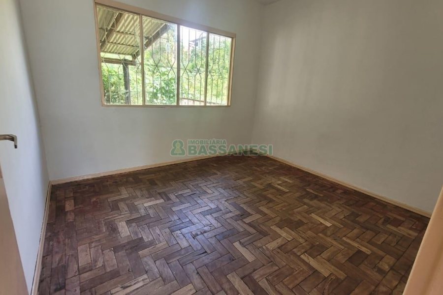 Casa com 63m², 3 dormitórios, 1 vaga, no bairro Cruzeiro em Caxias do Sul para Comprar
