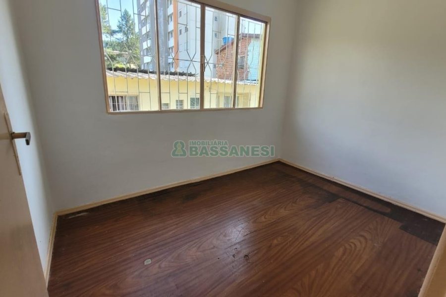 Casa com 63m², 3 dormitórios, 1 vaga, no bairro Cruzeiro em Caxias do Sul para Comprar