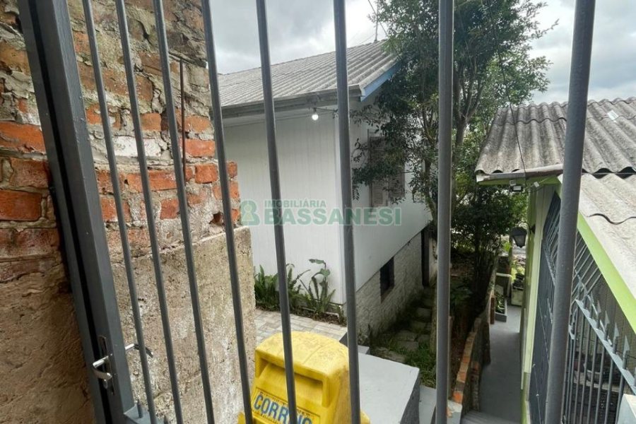 Casa com 56m², 3 dormitórios, no bairro São Leopoldo em Caxias do Sul para Comprar