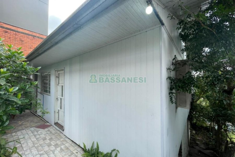 Casa com 56m², 3 dormitórios, no bairro São Leopoldo em Caxias do Sul para Comprar