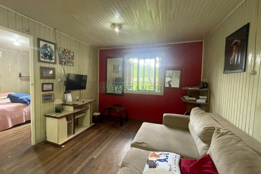 Casa com 56m², 3 dormitórios, no bairro São Leopoldo em Caxias do Sul para Comprar