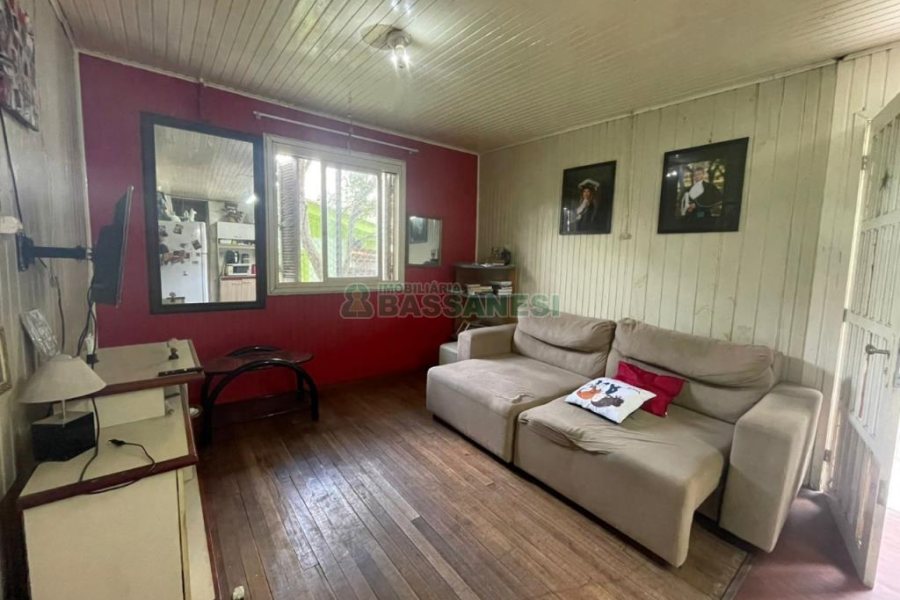 Casa com 56m², 3 dormitórios, no bairro São Leopoldo em Caxias do Sul para Comprar