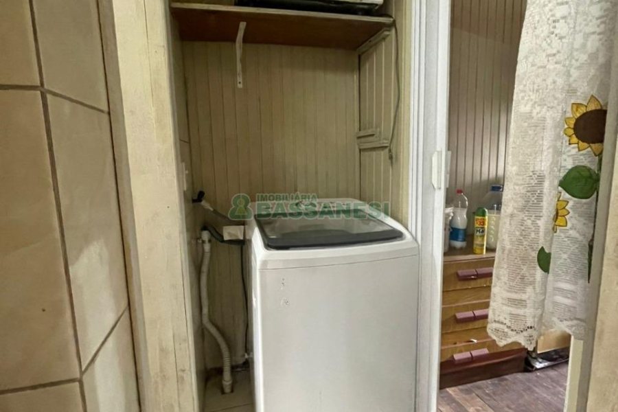 Casa com 56m², 3 dormitórios, no bairro São Leopoldo em Caxias do Sul para Comprar