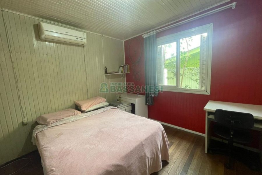 Casa com 56m², 3 dormitórios, no bairro São Leopoldo em Caxias do Sul para Comprar