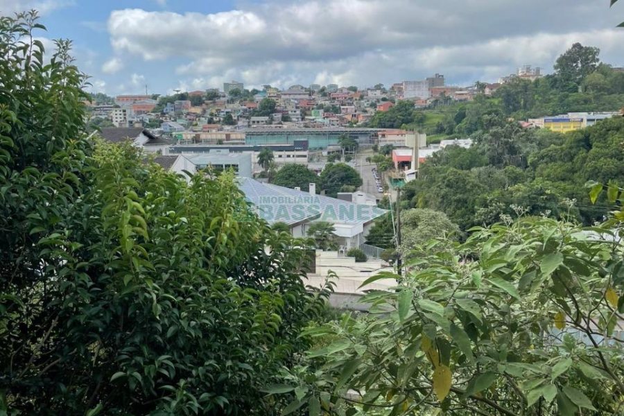 Casa com 56m², 3 dormitórios, no bairro São Leopoldo em Caxias do Sul para Comprar