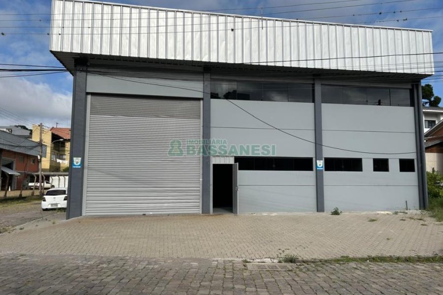 Pavilhão com 425m², no bairro São Leopoldo em Caxias do Sul para Alugar