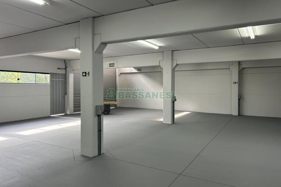 Pavilhão com 425m², no bairro São Leopoldo em Caxias do Sul para Alugar