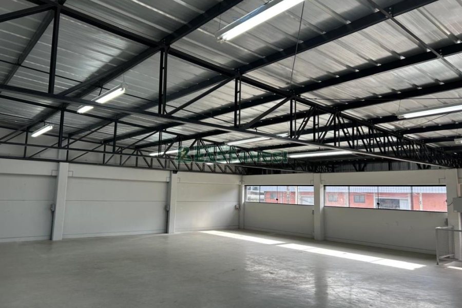 Pavilhão com 425m², no bairro São Leopoldo em Caxias do Sul para Alugar