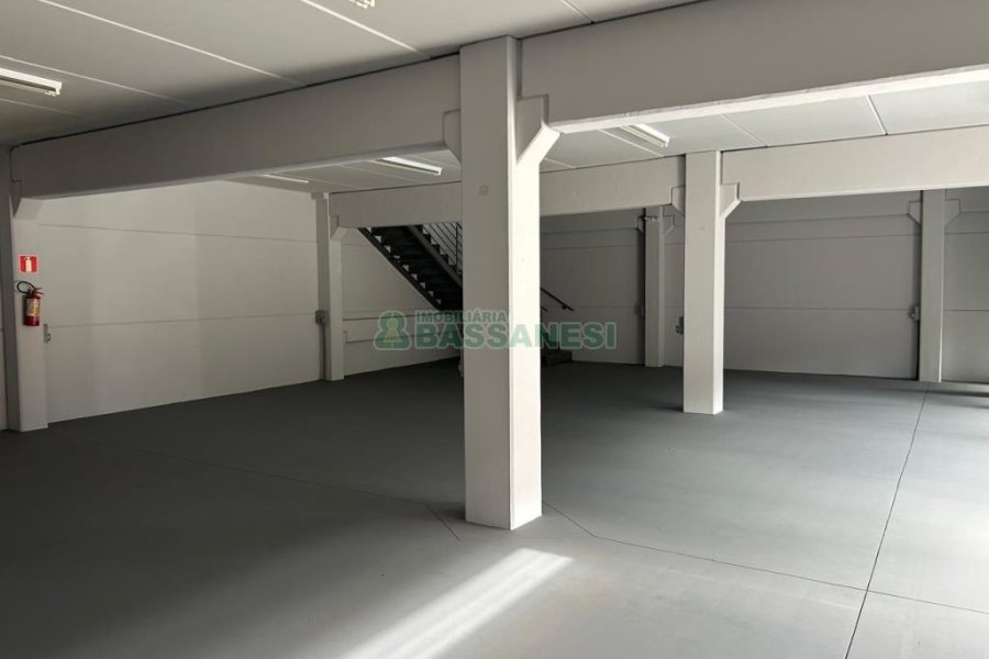 Pavilhão com 425m², no bairro São Leopoldo em Caxias do Sul para Alugar