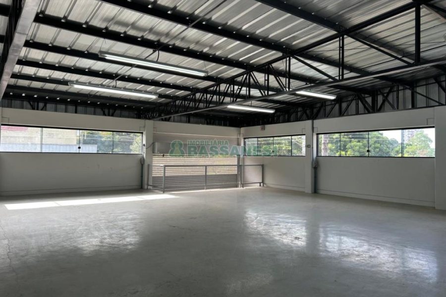 Pavilhão com 425m², no bairro São Leopoldo em Caxias do Sul para Alugar