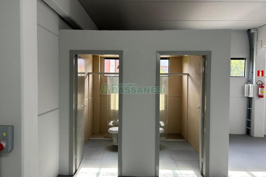 Pavilhão com 425m², no bairro São Leopoldo em Caxias do Sul para Alugar