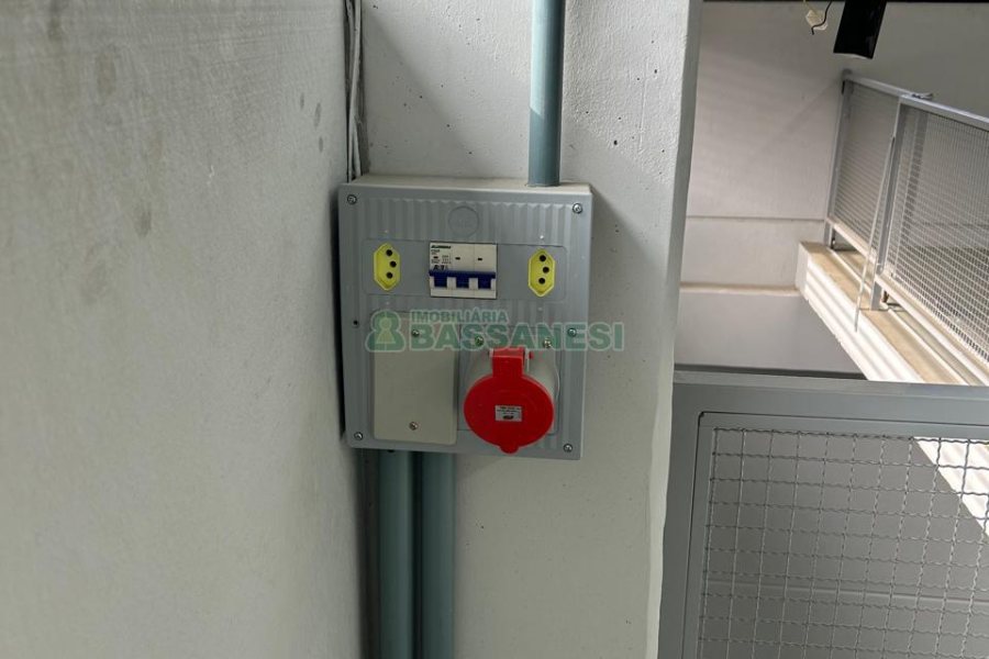 Pavilhão com 425m², no bairro São Leopoldo em Caxias do Sul para Alugar