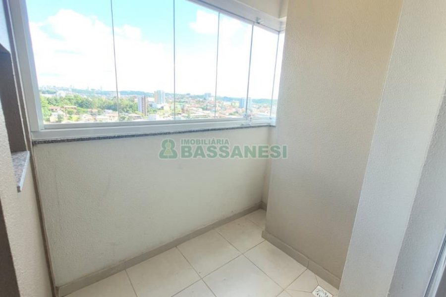 Apartamento com 70m², 3 dormitórios, 1 vaga, no bairro Santa Catarina em Caxias do Sul para Alugar