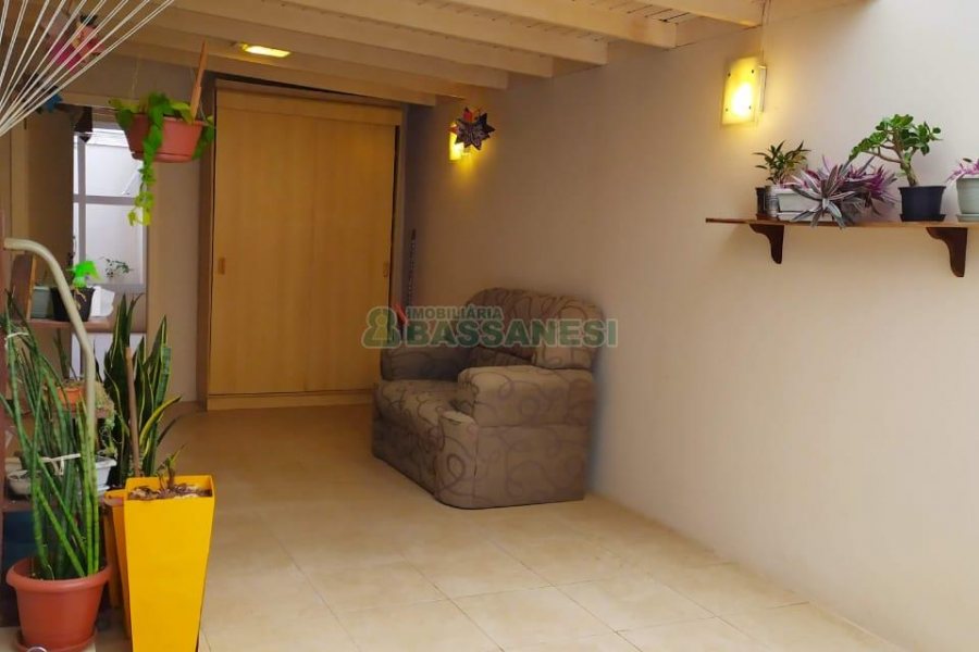 Apartamento com 82m², 2 dormitórios, 2 vagas, no bairro Medianeira em Caxias do Sul para Comprar