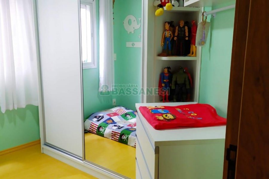 Apartamento com 82m², 2 dormitórios, 2 vagas, no bairro Medianeira em Caxias do Sul para Comprar