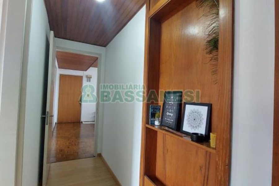 Apartamento com 99m², 2 dormitórios, 1 vaga, no bairro Centro em Caxias do Sul para Comprar