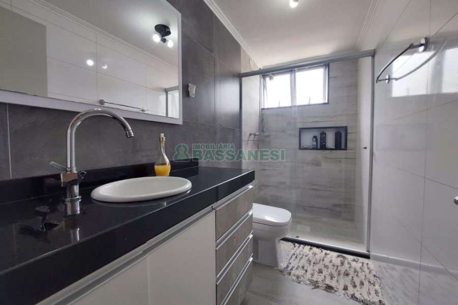 Apartamento com 99m², 2 dormitórios, 1 vaga, no bairro Centro em Caxias do Sul para Comprar