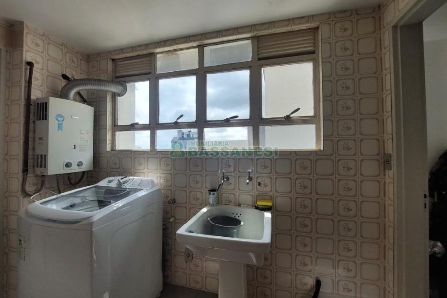 Apartamento com 99m², 2 dormitórios, 1 vaga, no bairro Centro em Caxias do Sul para Comprar