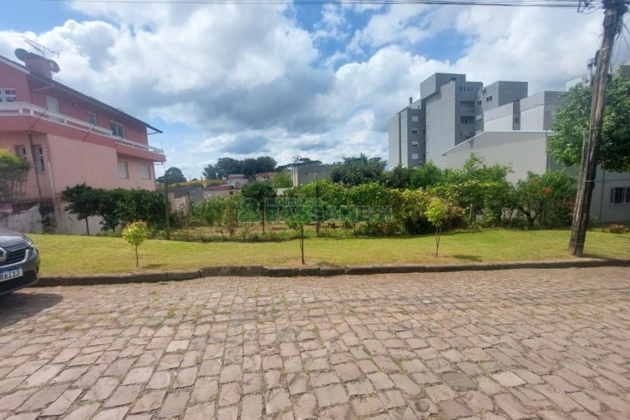 Terreno com 360m², no bairro Desvio Rizzo em Caxias do Sul para Comprar