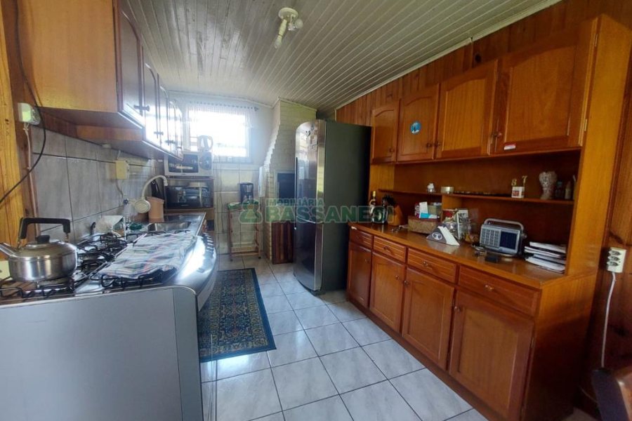 Casa com 178m², 3 dormitórios, 1 vaga, no bairro Pio X em Caxias do Sul para Comprar