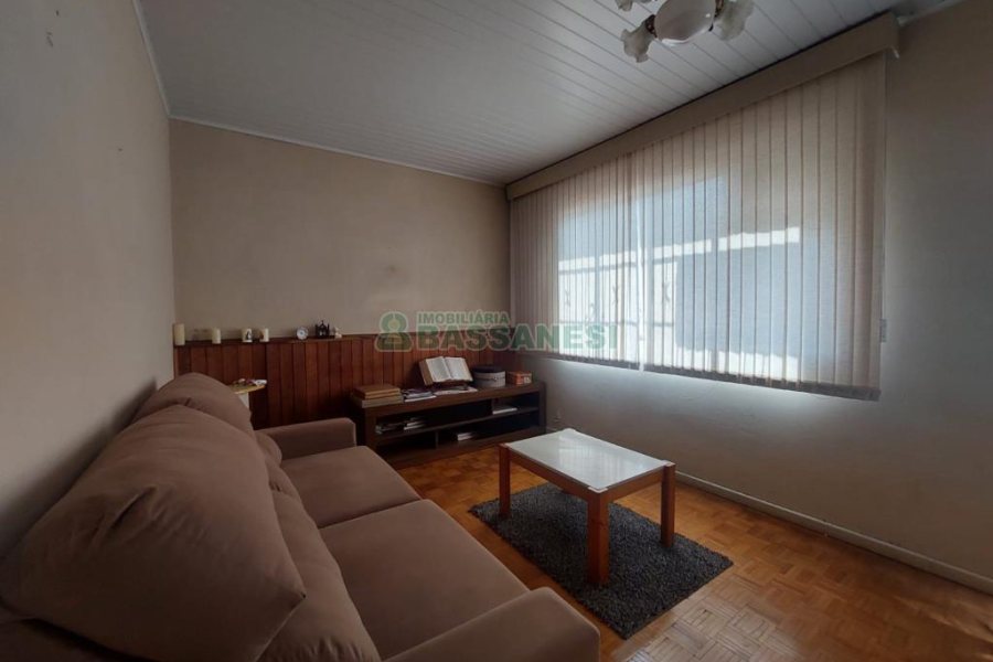Casa com 178m², 3 dormitórios, 1 vaga, no bairro Pio X em Caxias do Sul para Comprar