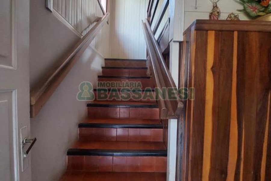 Casa com 178m², 3 dormitórios, 1 vaga, no bairro Pio X em Caxias do Sul para Comprar