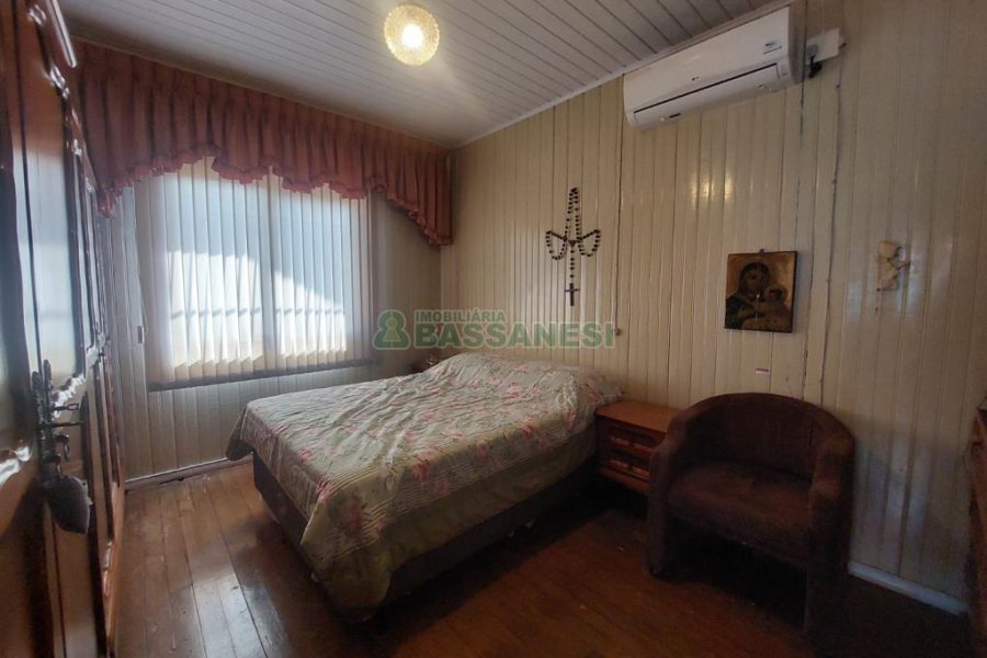 Casa com 178m², 3 dormitórios, 1 vaga, no bairro Pio X em Caxias do Sul para Comprar