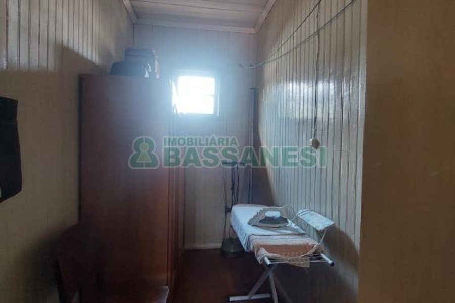 Casa com 178m², 3 dormitórios, 1 vaga, no bairro Pio X em Caxias do Sul para Comprar