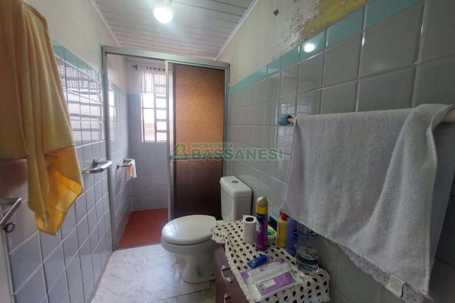 Casa com 178m², 3 dormitórios, 1 vaga, no bairro Pio X em Caxias do Sul para Comprar