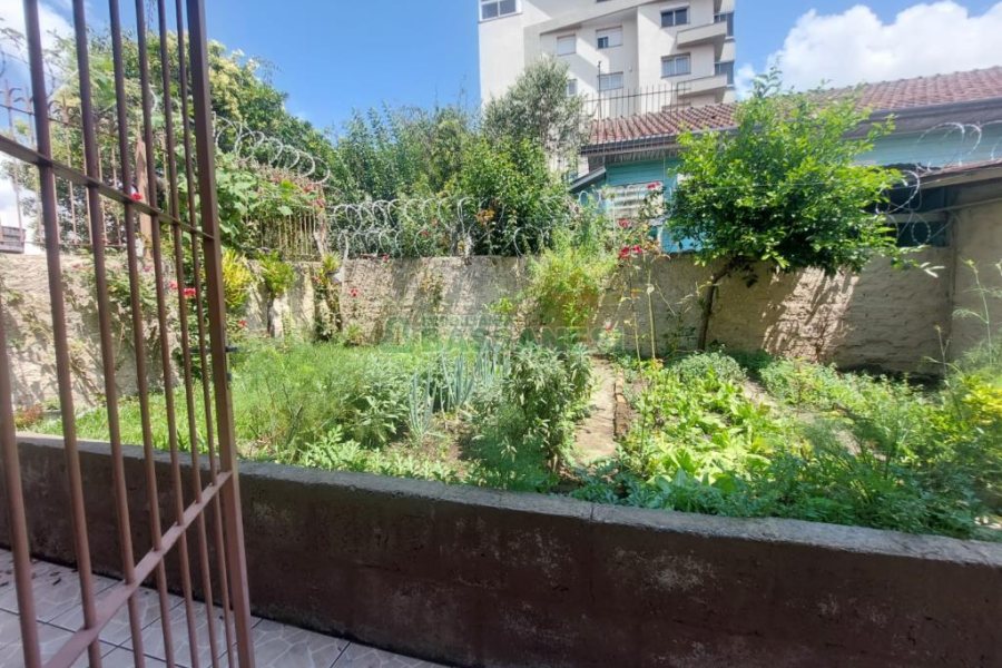 Casa com 178m², 3 dormitórios, 1 vaga, no bairro Pio X em Caxias do Sul para Comprar