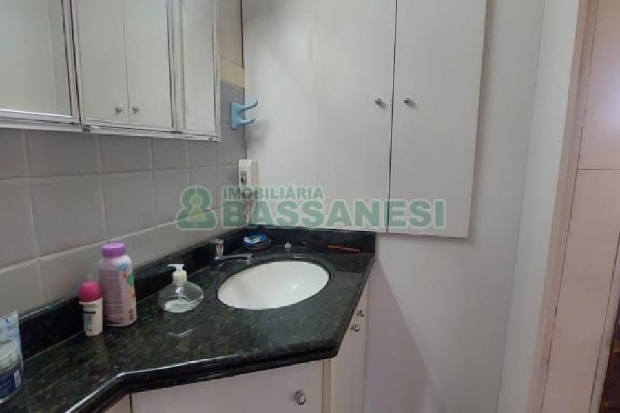 Casa com 178m², 3 dormitórios, 1 vaga, no bairro Pio X em Caxias do Sul para Comprar