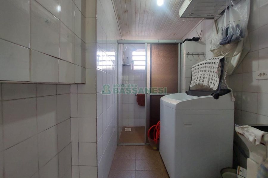 Casa com 178m², 3 dormitórios, 1 vaga, no bairro Pio X em Caxias do Sul para Comprar