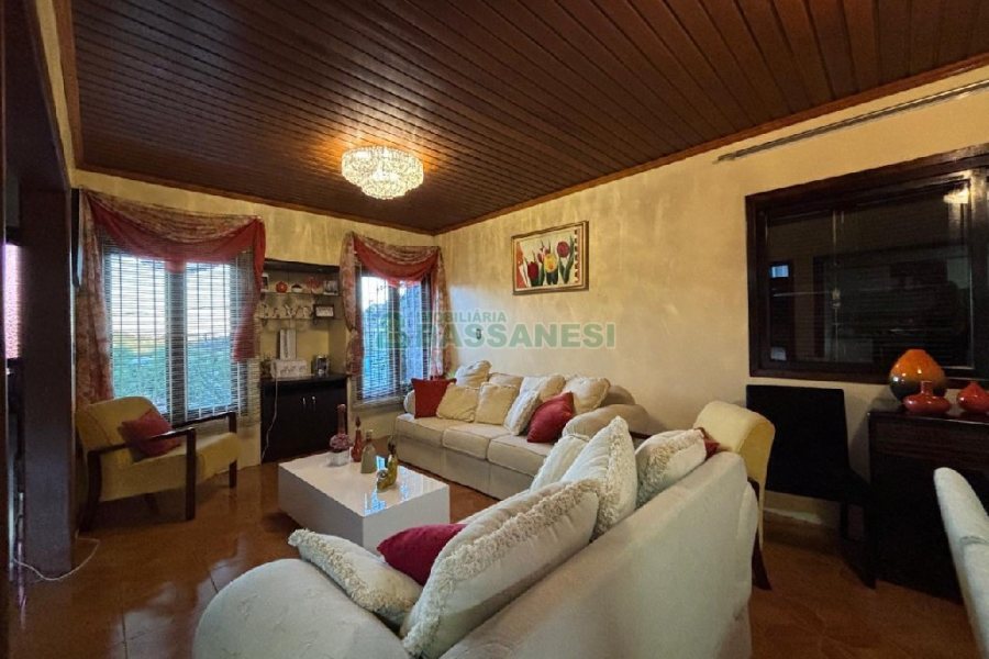 Casa com 630m², 3 dormitórios, 4 vagas, no bairro São Cristóvão em Caxias do Sul para Comprar