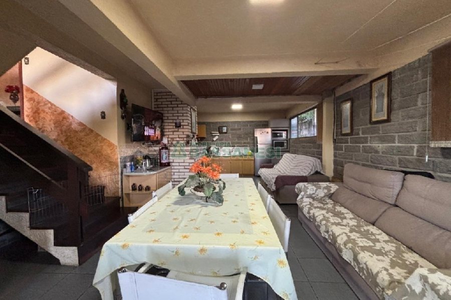 Casa com 630m², 3 dormitórios, 4 vagas, no bairro São Cristóvão em Caxias do Sul para Comprar