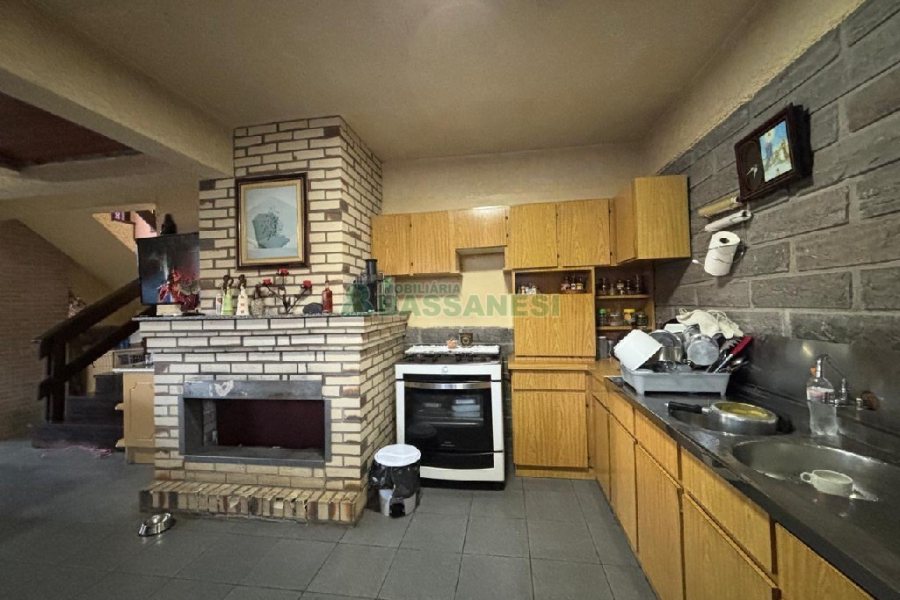 Casa com 630m², 3 dormitórios, 4 vagas, no bairro São Cristóvão em Caxias do Sul para Comprar