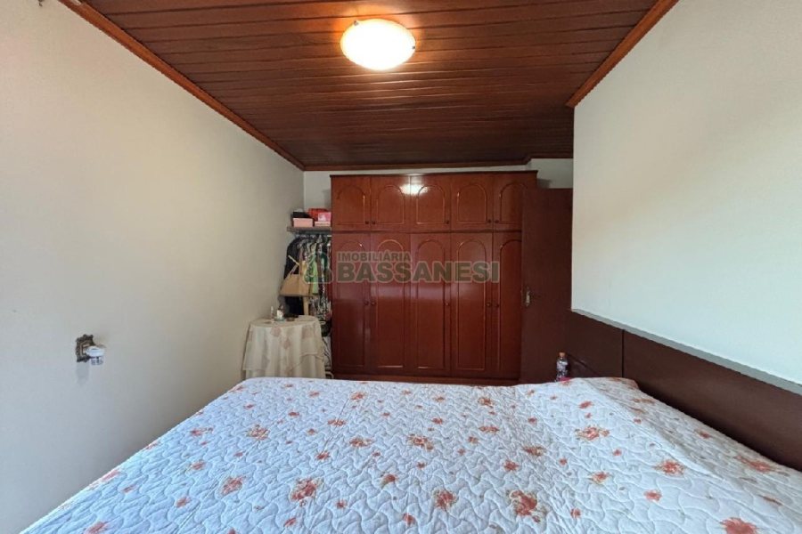 Casa com 630m², 3 dormitórios, 4 vagas, no bairro São Cristóvão em Caxias do Sul para Comprar